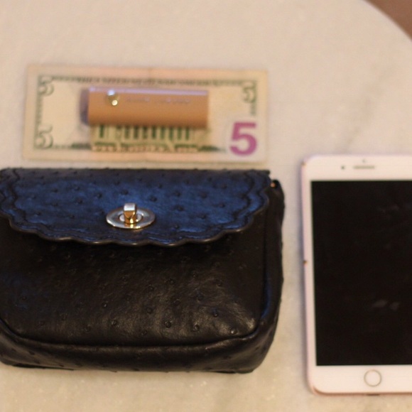 ASOS Ostrich Crossbody Bag With Scallop Flap - Picture 3 of 4